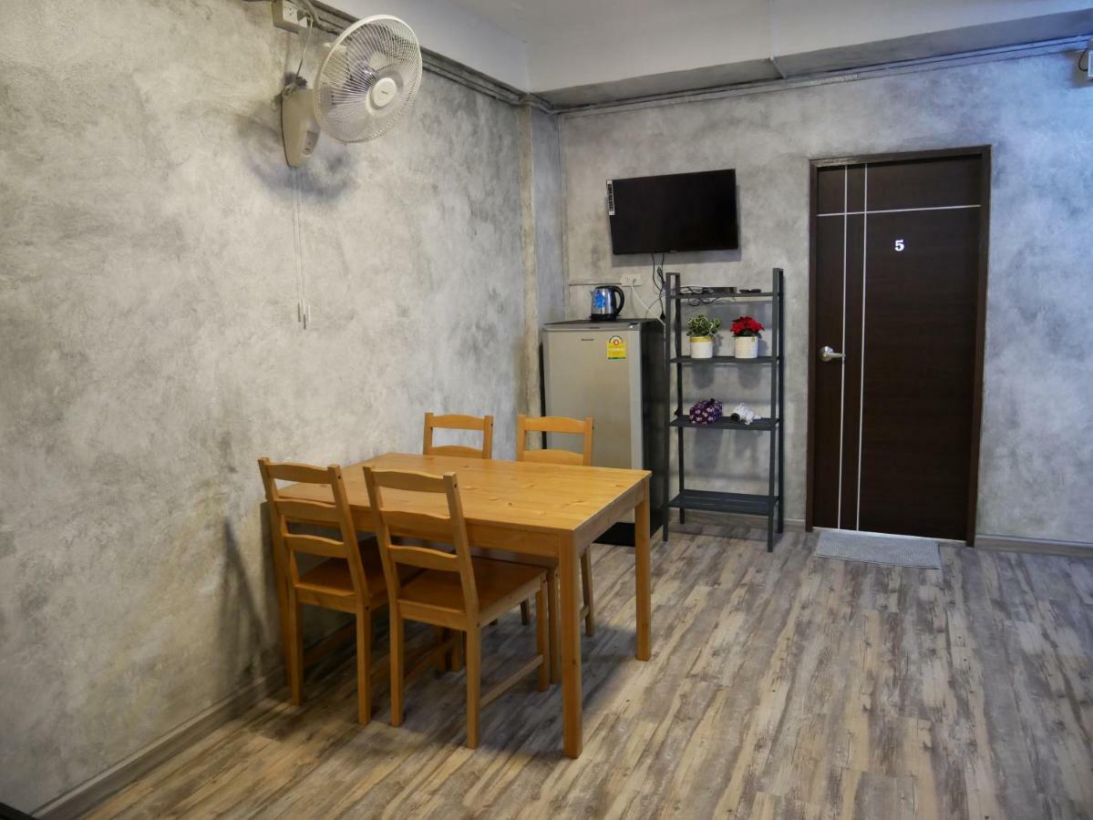 Np House Pratunam Bangkok Buitenkant foto